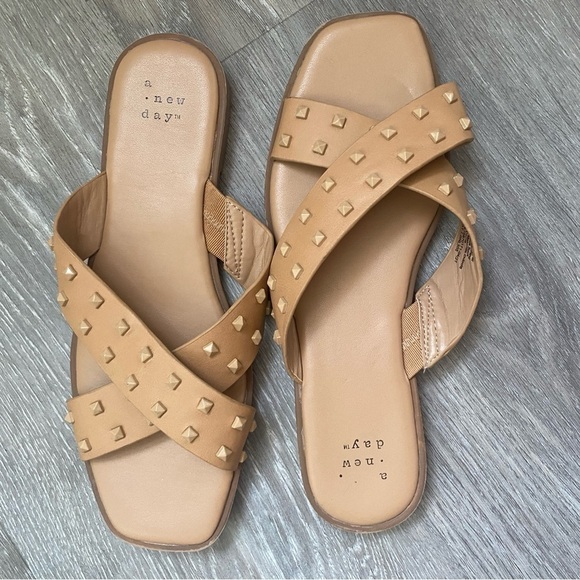 a new day Nude Studded Criss Cross Slide Sandals Size 7 Like New Condition - Picture 2 of 10